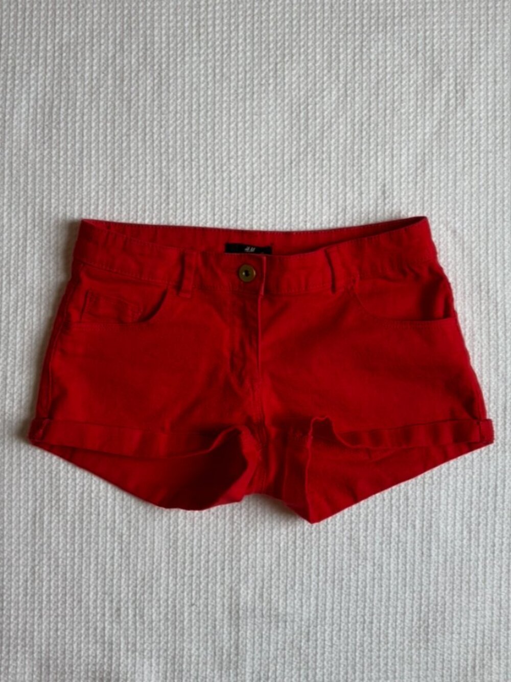 H&M Cotton Cuffed Chino Red Mini Shorts Women’s Size 2 - Picture 2 of 8